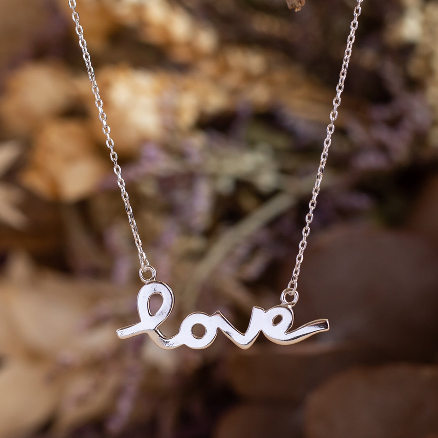 Gargantilla de plata "Love"