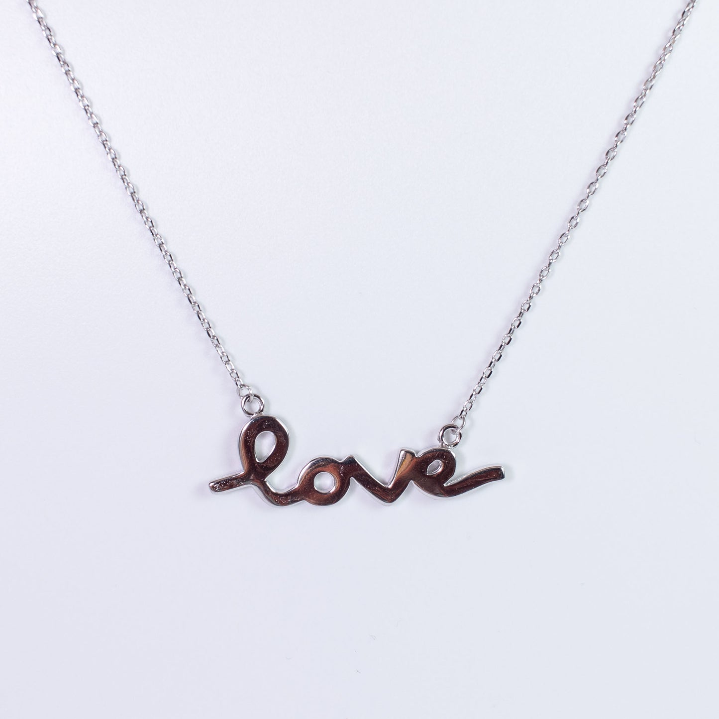 Gargantilla de plata "Love"